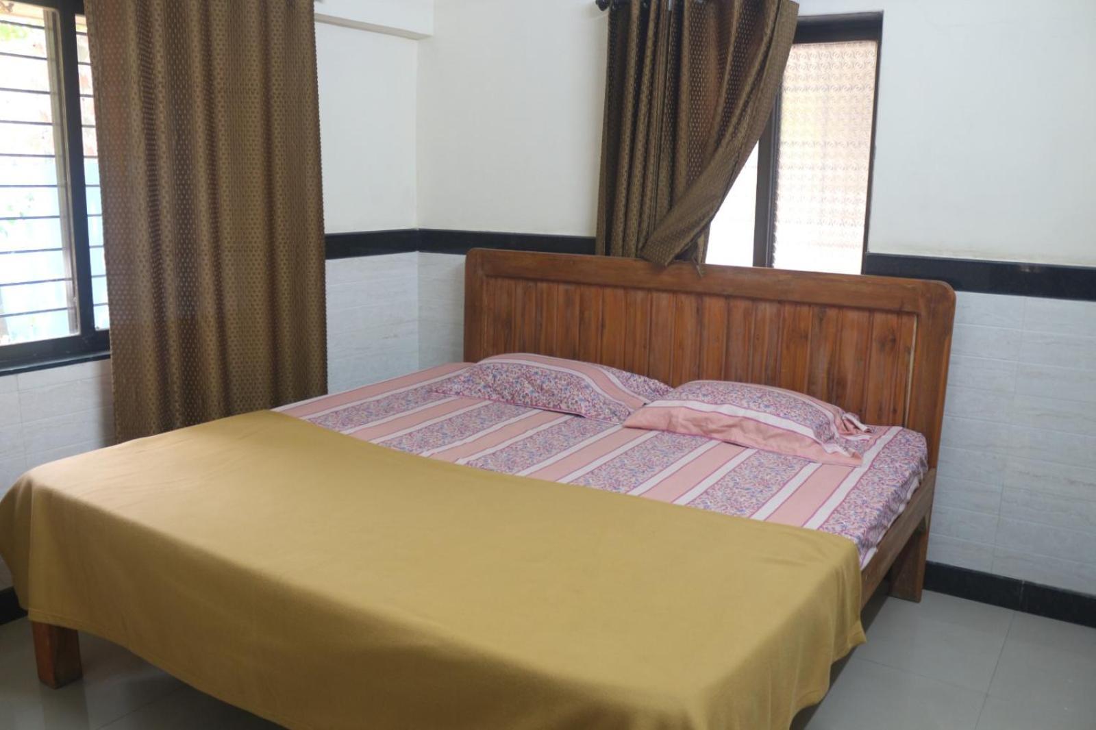 Hotel Phoenix Лонавала Экстерьер фото